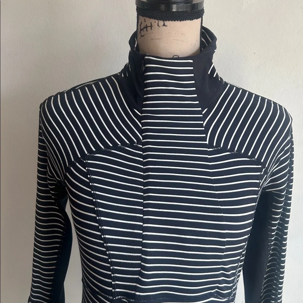 Lululemon Base Runner Striped Half Zip Black White Pullover Size 2 - Image 7