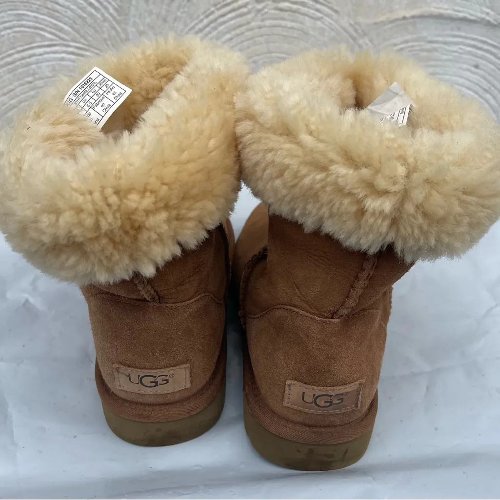 UGG CLASSIC SHORT ll WATER RESISTANT CHESTNUT Winter Boots - Image 8