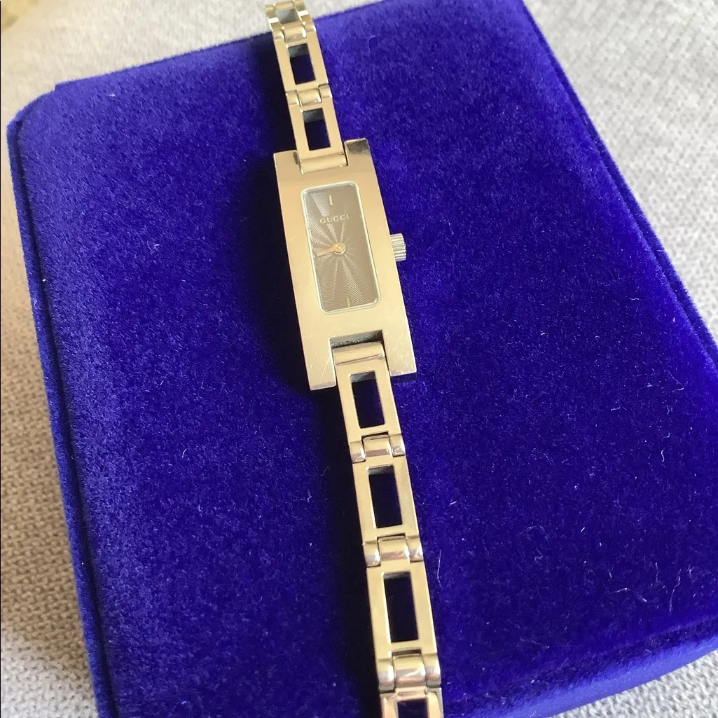 So CUTE stainless steel GUCCI watch 💙💙💙 - Image 6