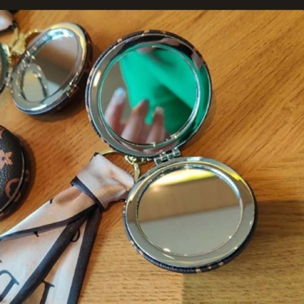 Super cuter cosmetic mirror bag charm/keychain NWT White - Image 3