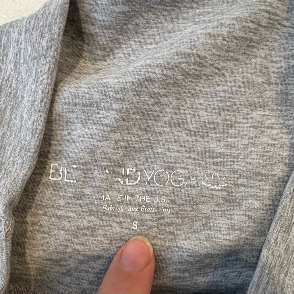 Beyond Yoga Small/XS Lot Tank and 2 Pairs of Cropped Leggings - Image 9