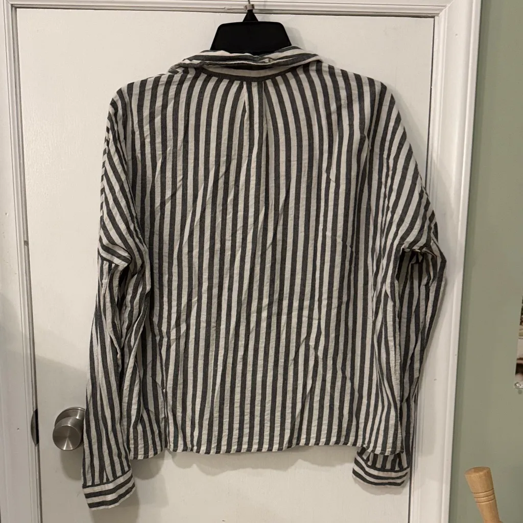 LA Hearts Gray and White Striped Shirt - Image 5