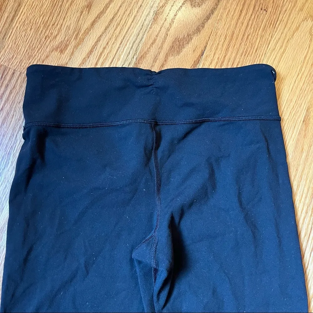 Lululemon gather and crow black crops Luon fabric - Image 5