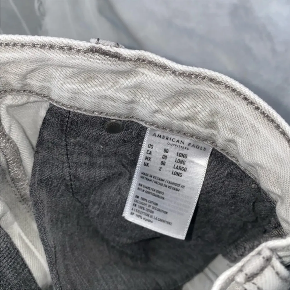 American Eagle High rise grey mom jean - Image 9