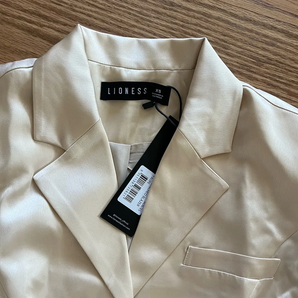 Lioness satin blazer - Image 2