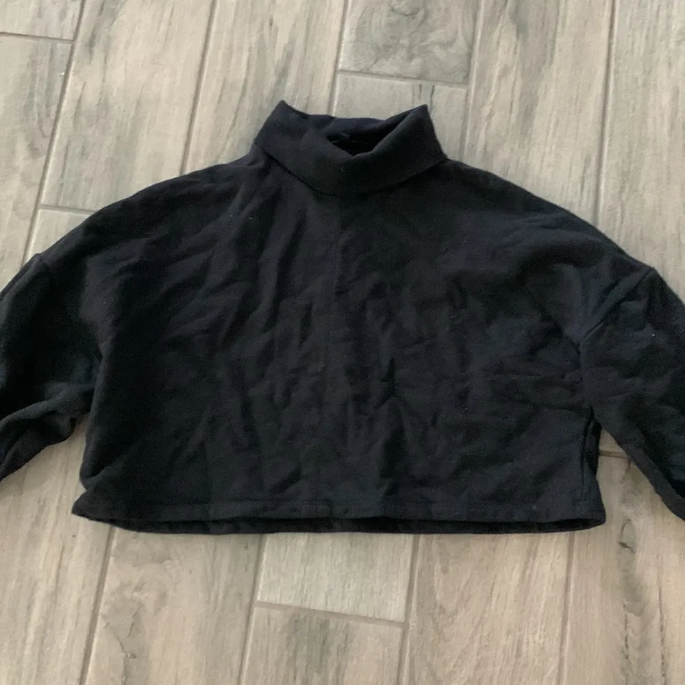 The range crop black sweater - Image 2