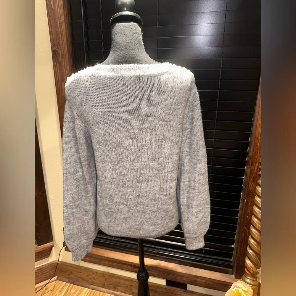 EUC Hem & Threads sweater gray color long sleeve with pearls embellishment Sz S - Image 5