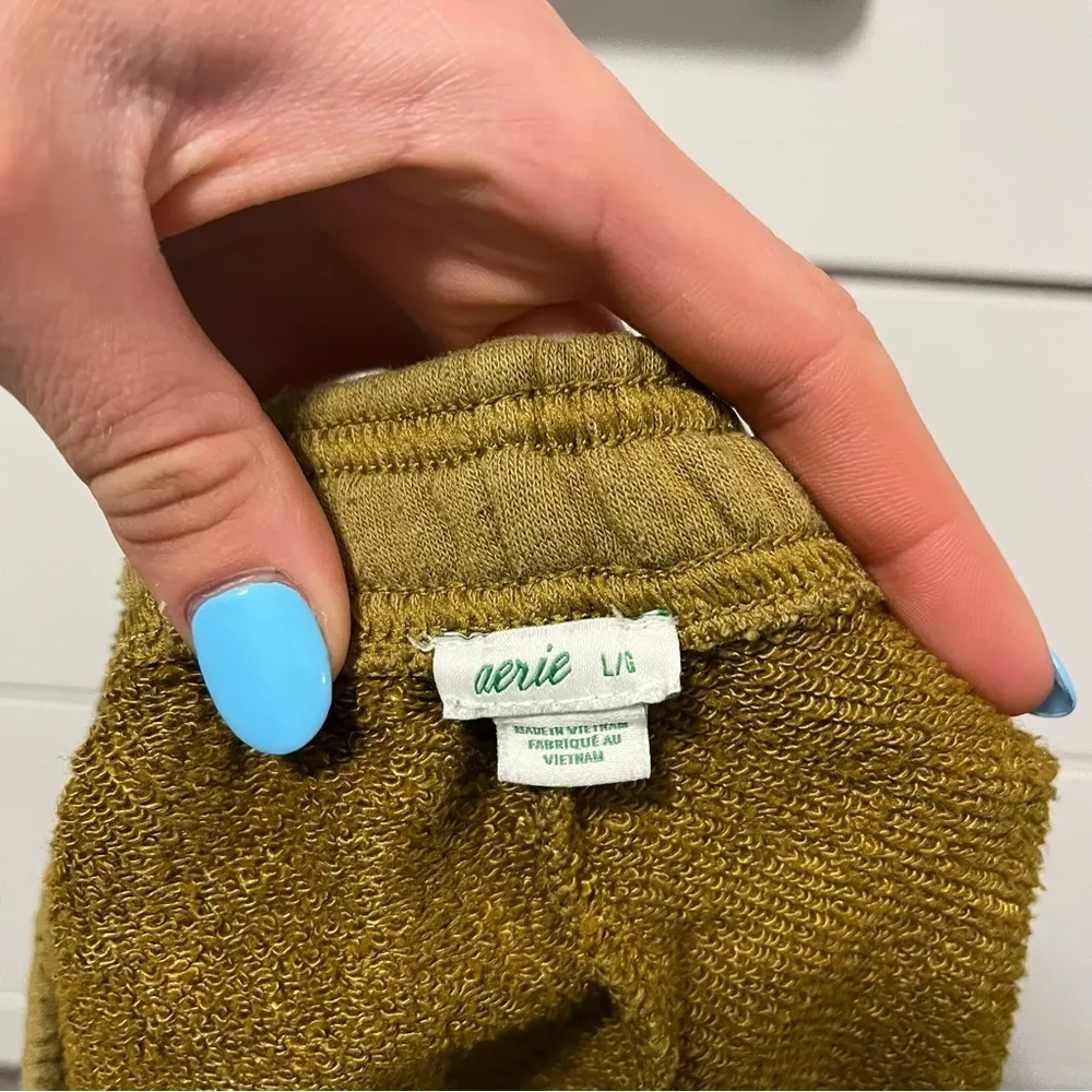 Aerie Retro Gym Shorts Green / Yellow - Image 4