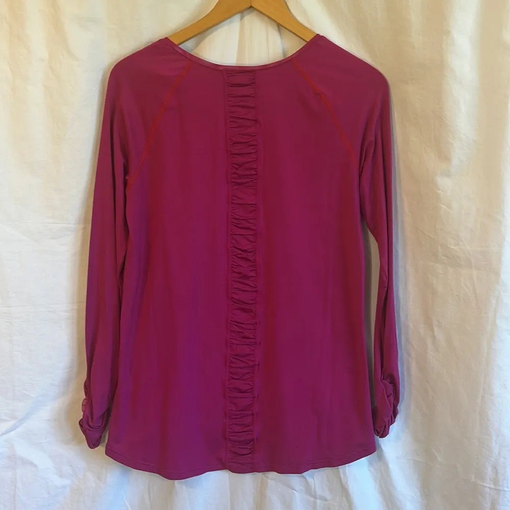 Spanx Long Sleeve Ruched Nylon and Spandex Stretch Athletic Top - Image 4