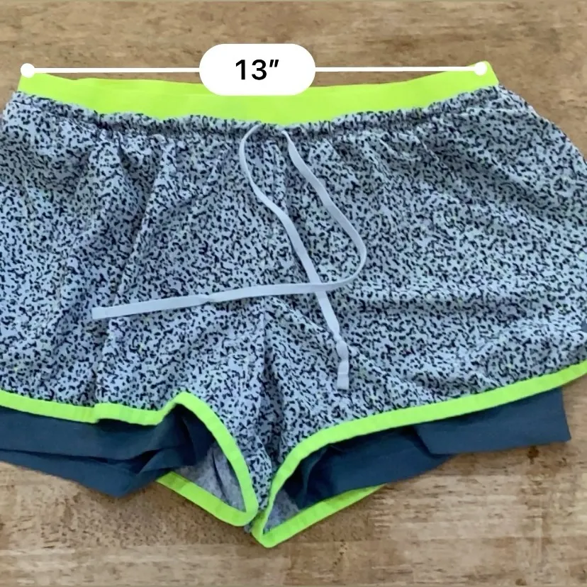 Nike Dri Fit Women’s Sz L Flex 2 in 1 Wolf Gray/Volt Speckled‎ Running Shorts - Image 7