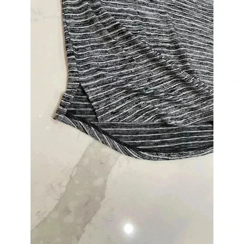 Athleta Women's Small Shirt Gray White Striped Short Sleeve V-Neck Tee - Image 3