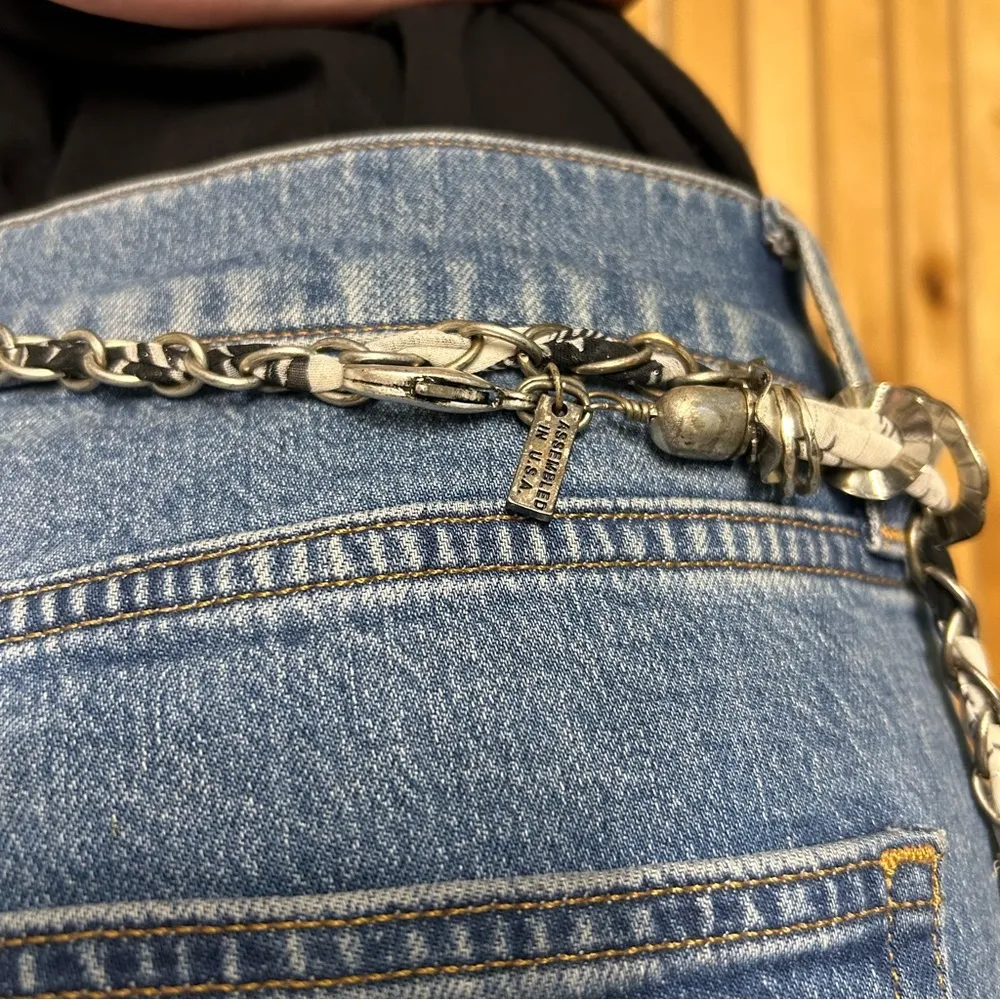 Chico's  Silver Black Circle Chain Link Ribbon Belt - Image 4