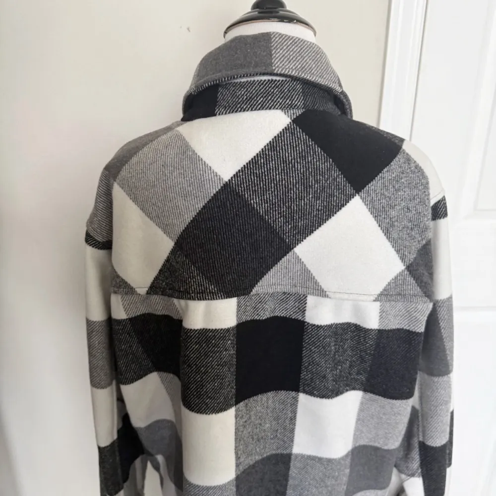 Shacket - Black & White Plaid Size Medium - Image 6