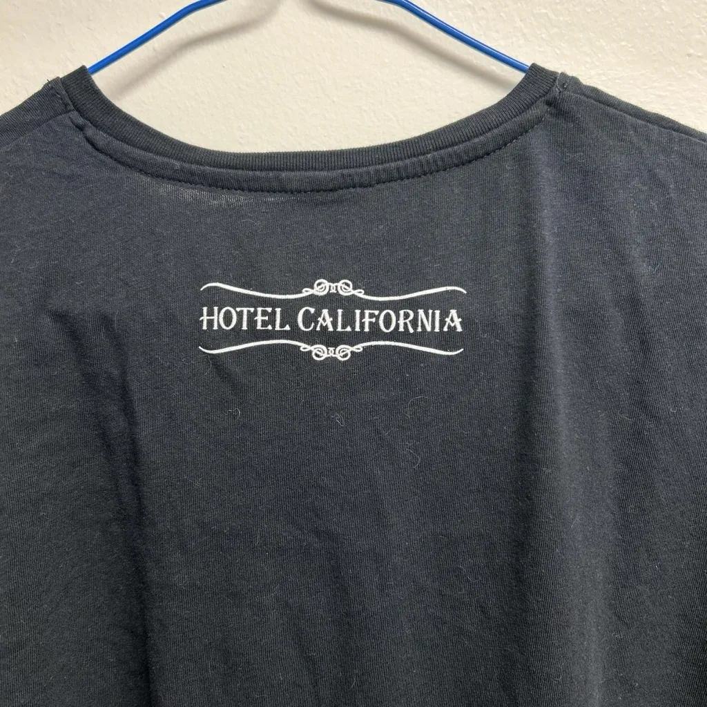 Black Short Sleeve Graphic Tee Size undefined - Image 2