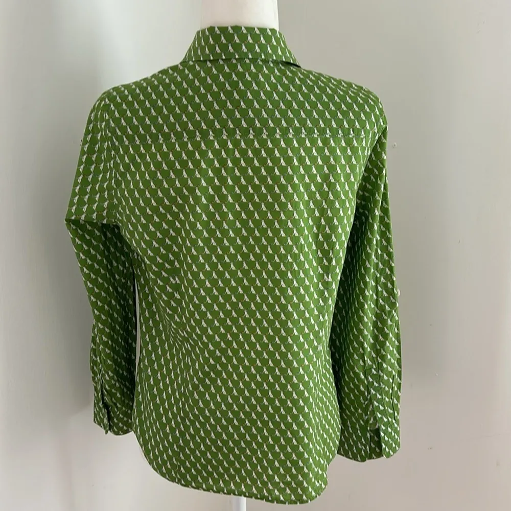 Talbots  Green/White Dog Print Cotton Button Down sz S - Image 4