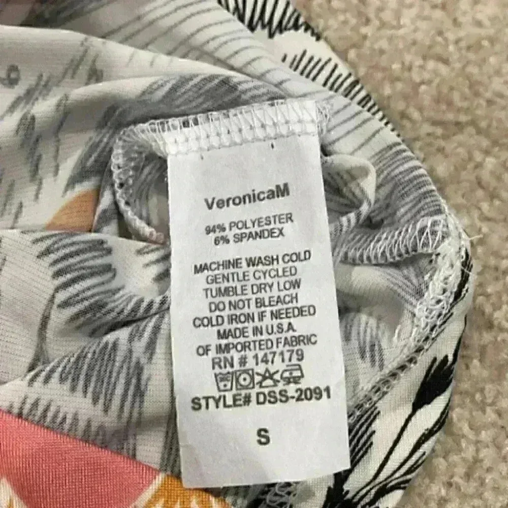 Veronica M. floral flowy dress in size small - Image 7