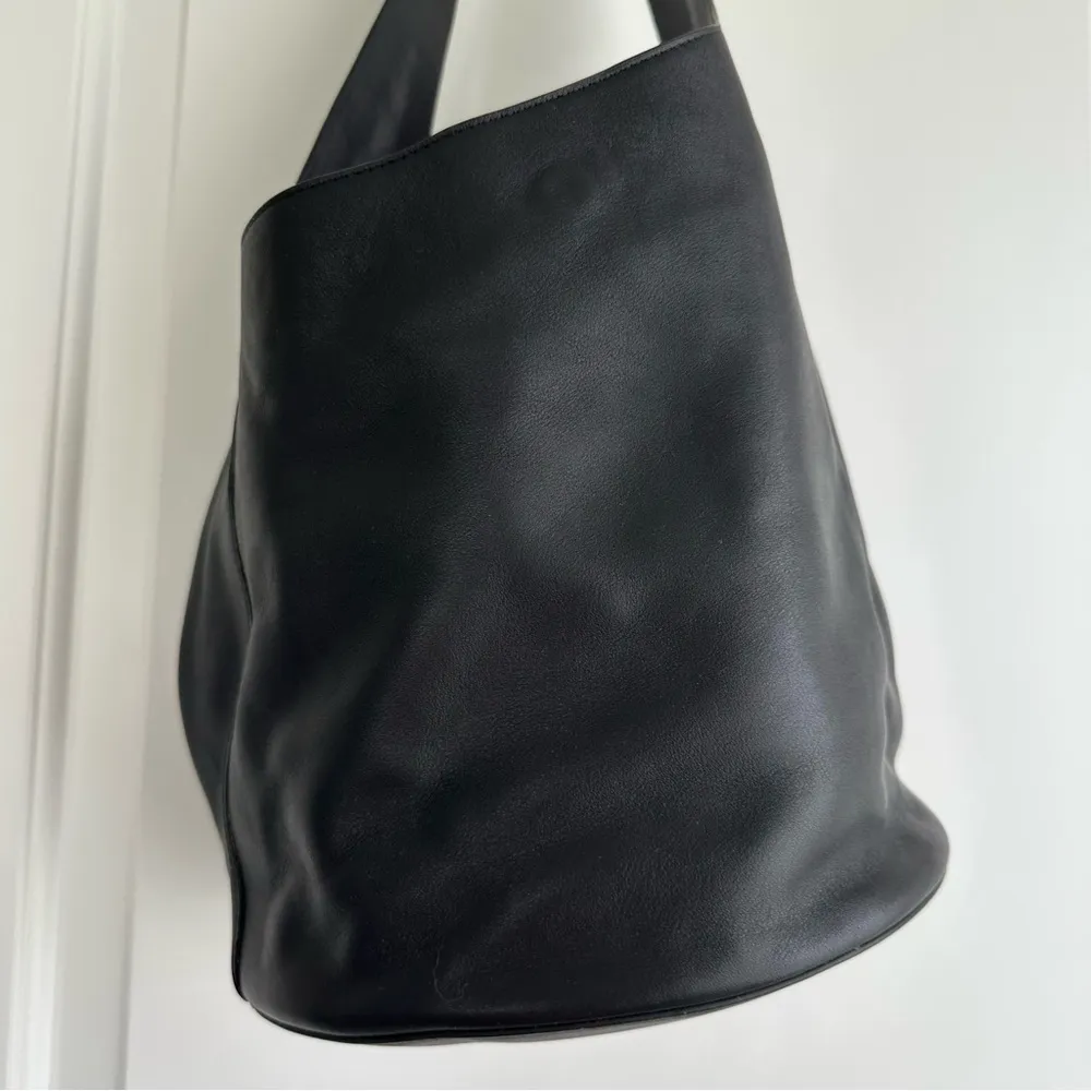 Reformation Medium Silvana Leather Bucket Shoulder Bag Black - Image 8