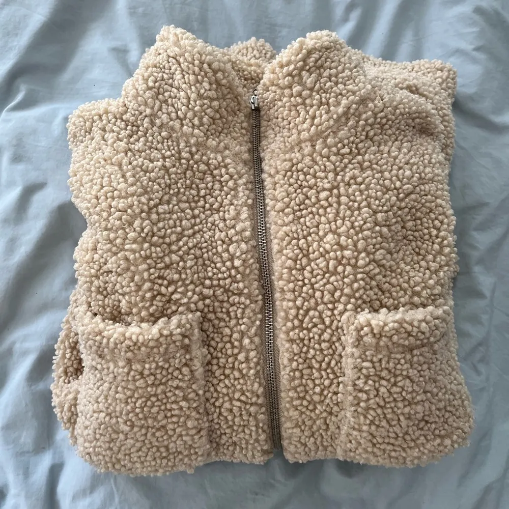 Never worn: Cropped Lulus M Sherpa zip up jacket - Image 10