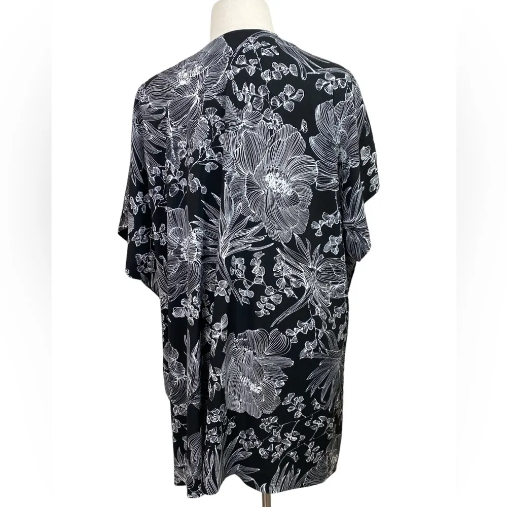Black And White Floral Ruana Wrap - Image 4