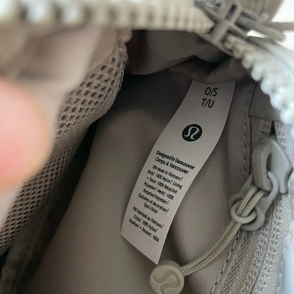 Multi-Pocket Crossbody Bag 2.5L - Raw Linen - Image 10