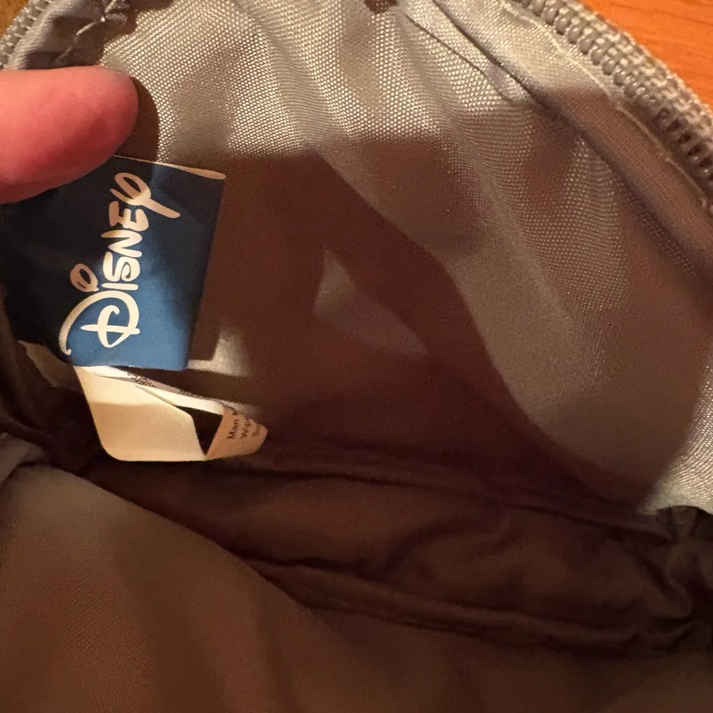 Disney Mickey Mouse cosmetic bag - Image 4