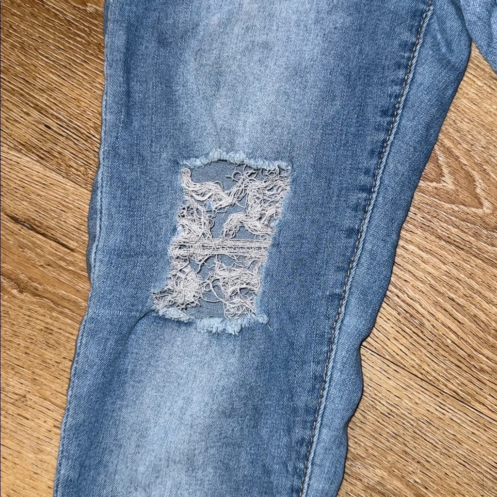 SHEIN High Rise Distressed Blue Jeans - Image 4