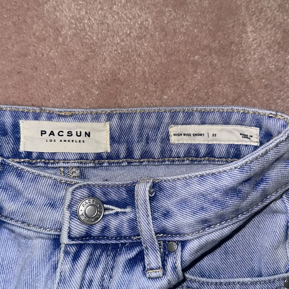 “High Rise Short” Jean Shorts SIZE 22 - Image 4