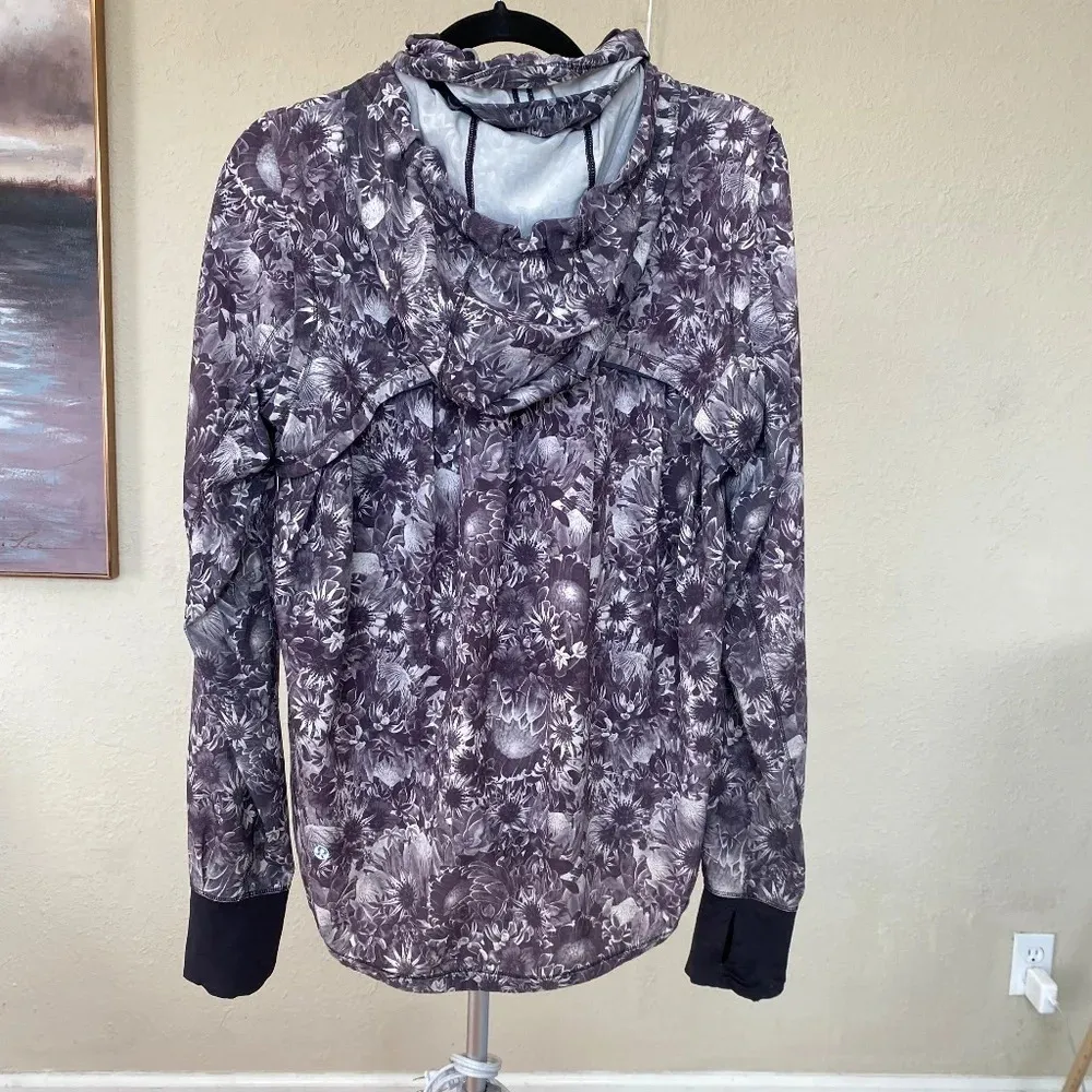 Lululemon  Bring Back The Track Jacket floral‎ size 8 - Image 6