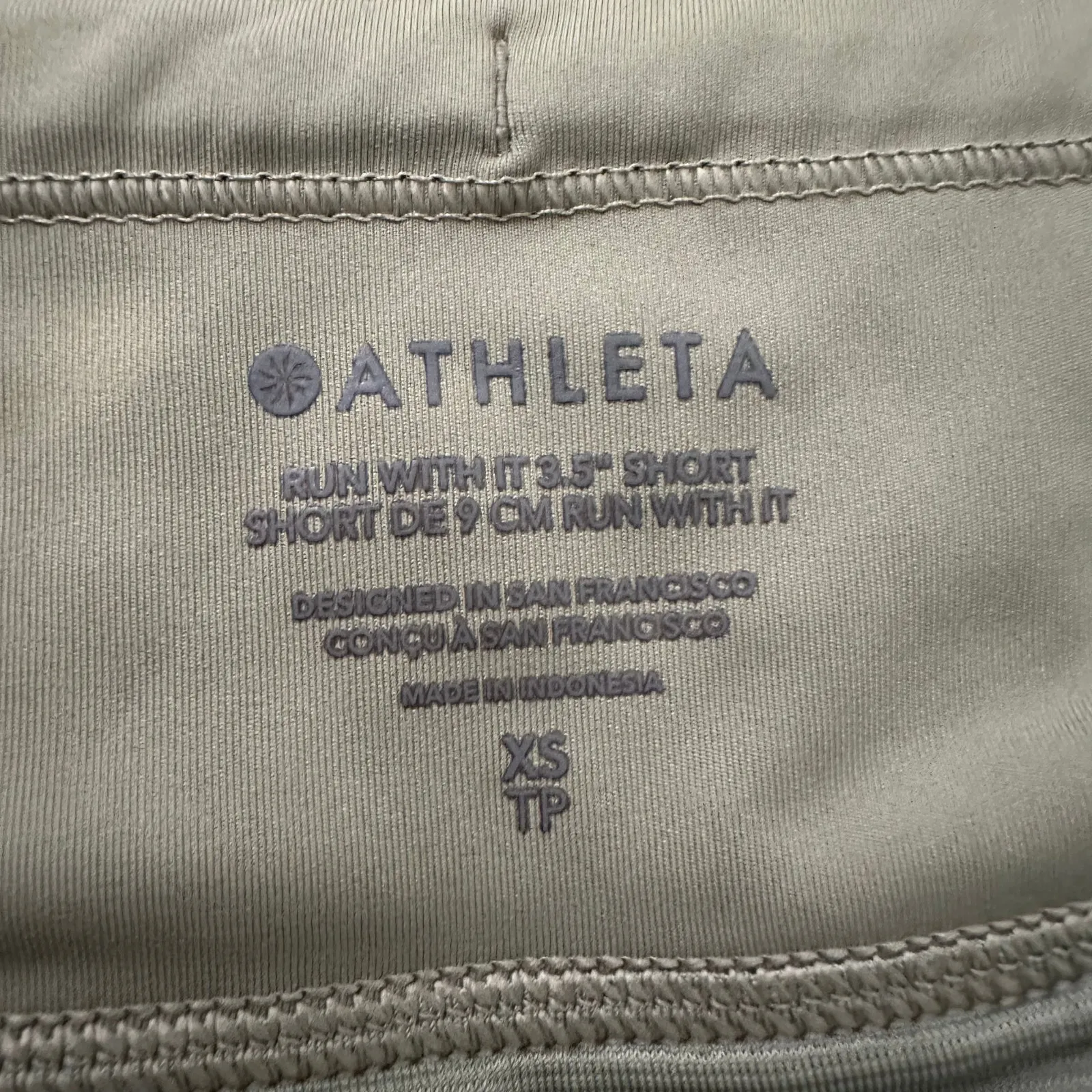 Athleta sage green Run with It 3.5" athletic shorts size XS - Image 5