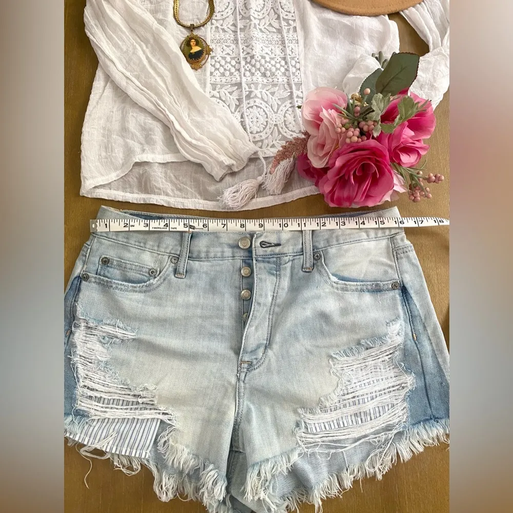 Lite Jean Shorts Size LARGE Distressed Gorgeous Raw Hem (Not Stretchy) Blue - Image 3