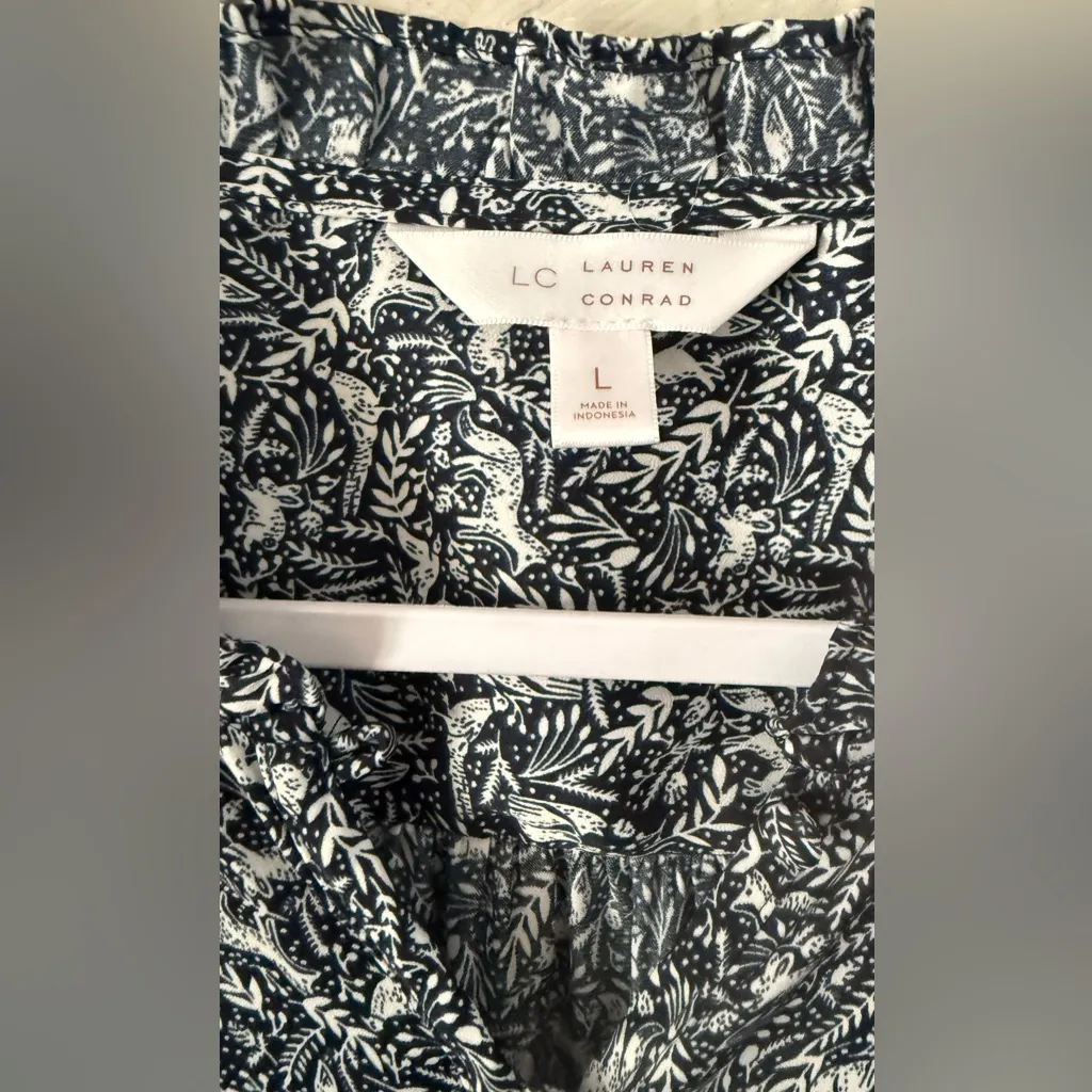 Lauren Conrad Blue Blouse Top Sz L Fox Forest Animals Woodland Boho Ruffles - Image 3