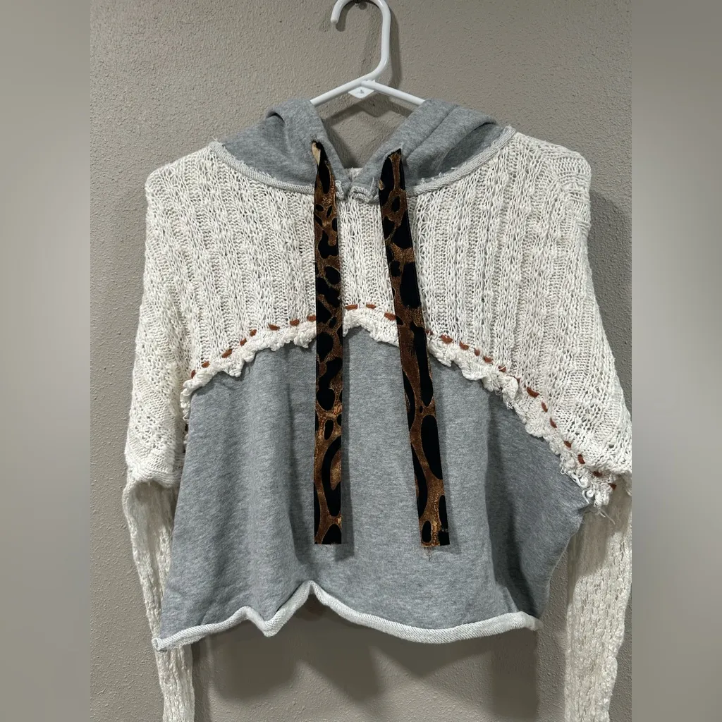 Gimmicks By BKE Leopard Cropped Sweater - Image 2