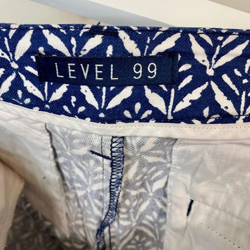 Level 99 Women’s Cindie Print Stretch Tencel Short Blue Size 30 EUC - Image 3
