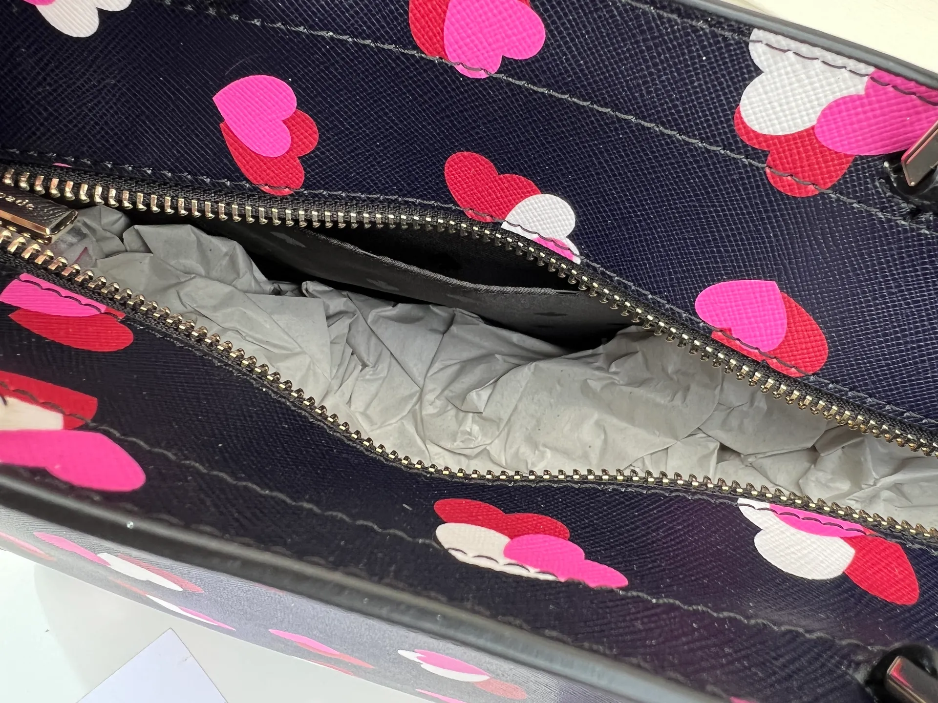 staci heart print medium satchel - Image 12