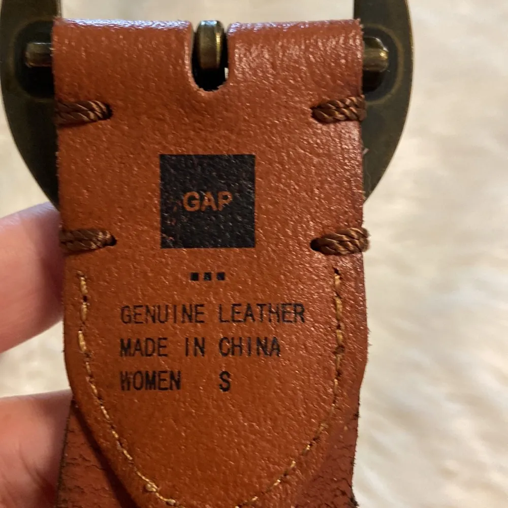 GAP Women’s Belt size S length 38” color light brown leather excellent condition - Image 10