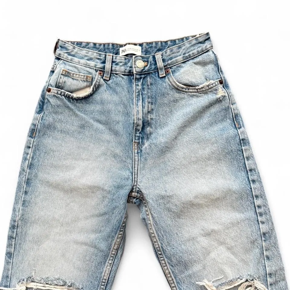 ZARA – Women's High Rise Distressed Mom Jeans – Size 6 - Image 3