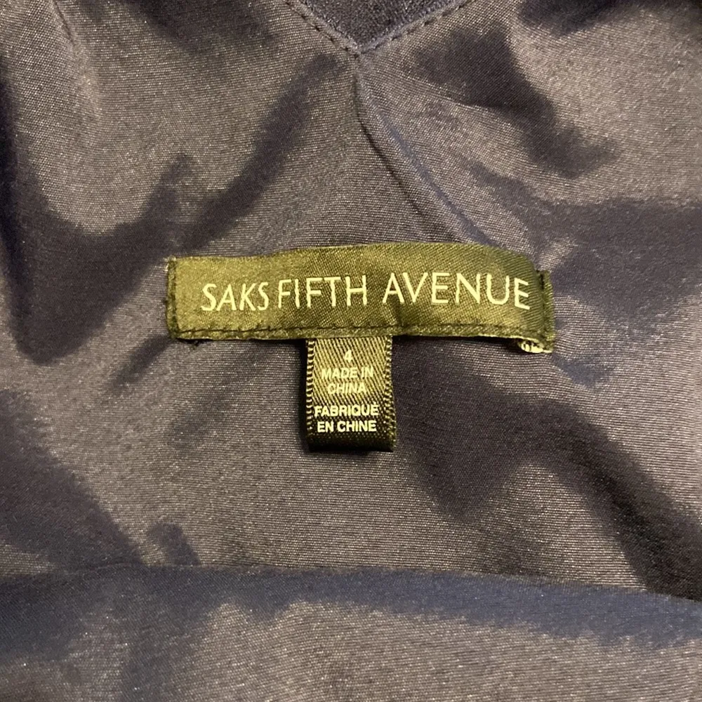 Saks Fifth Avenue Dress size 4 excellent condition long 34” bust 26” - Image 4