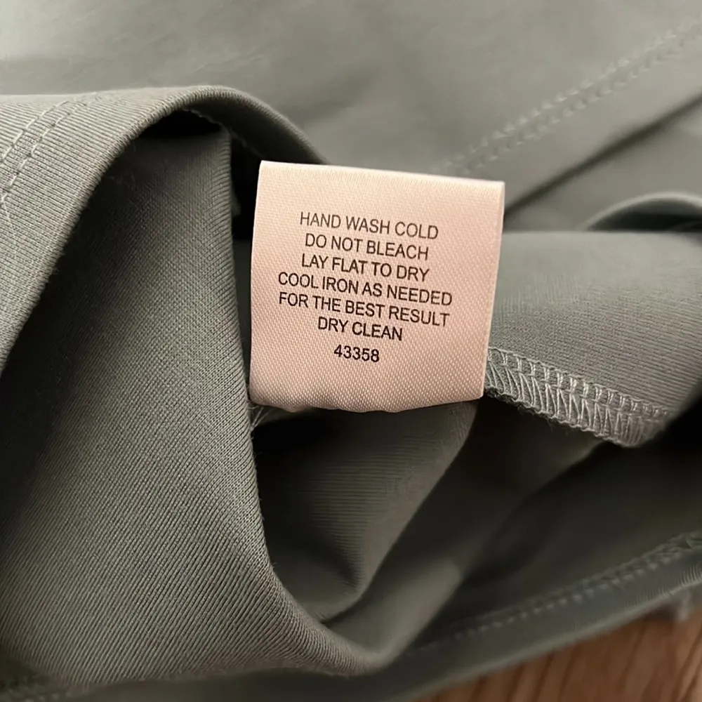 Romeo + Juliet Couture NWT Dusty Sage Cold Shoulder Back Zip Dress Size Medium - Image 7