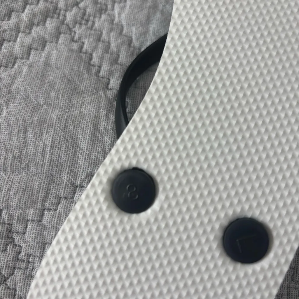 NWOT Old Navy Striped Flip Flops - Image 4