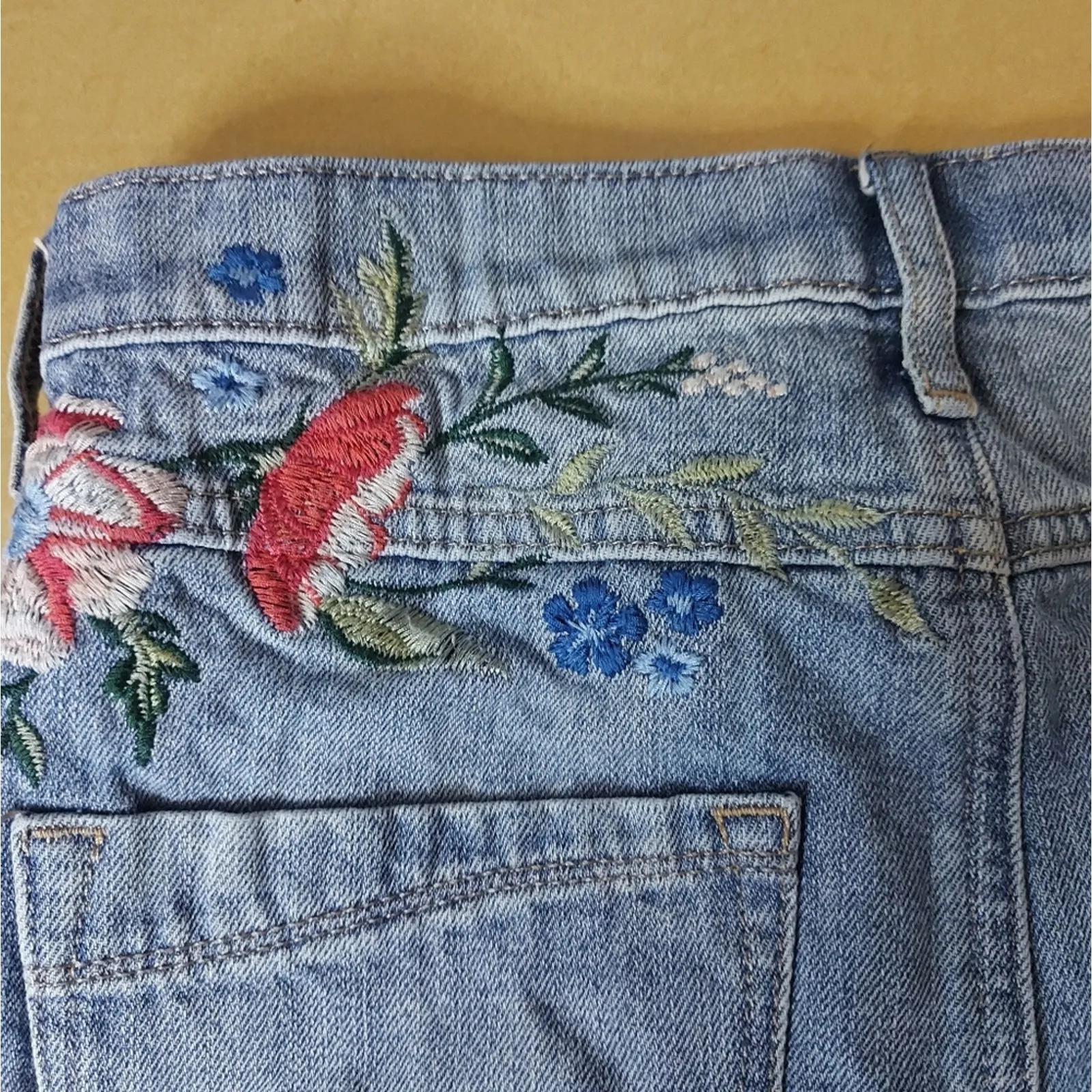 EXPRESS Floral Embroidered Raw Hem Denim Mini Skirt 00 Boho Floral Festival Twee - Image 3