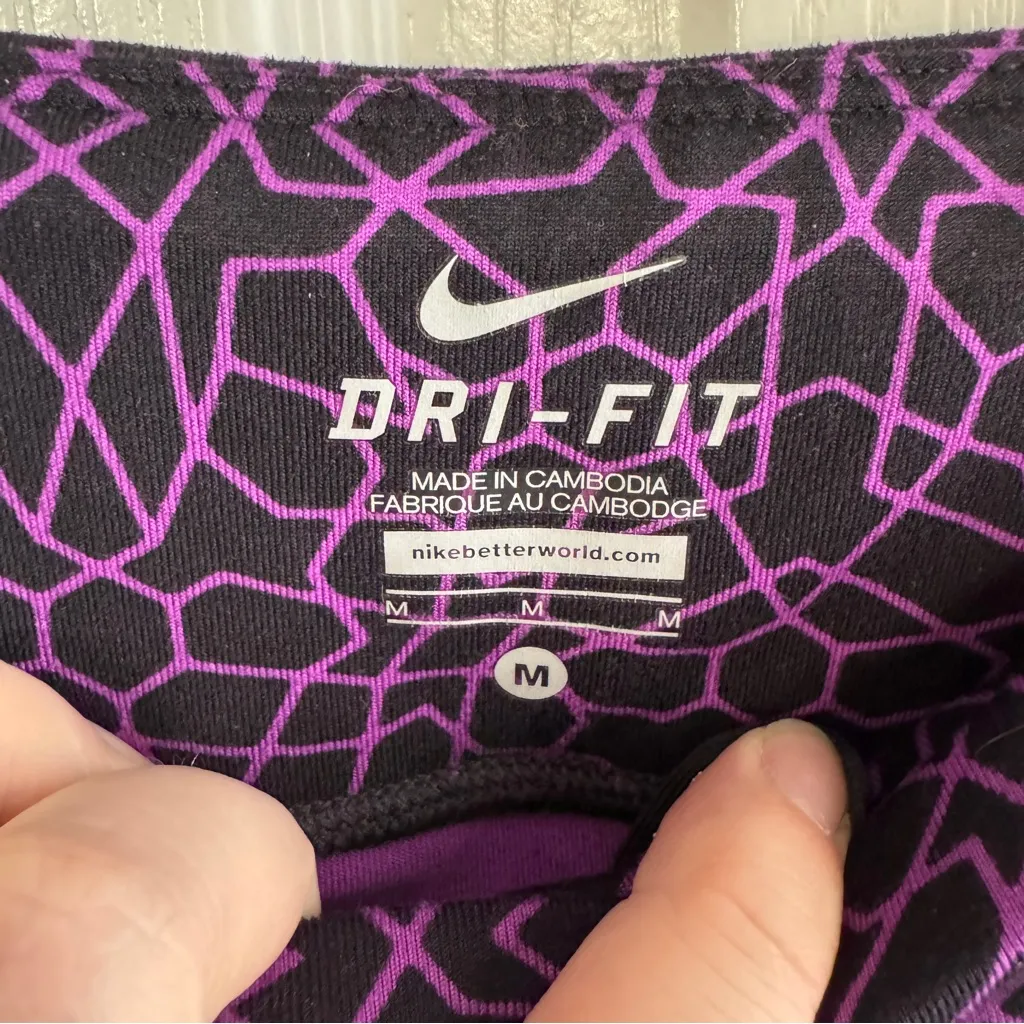 Nike black purple Dri fit cropped capri leggings size medium - Image 3
