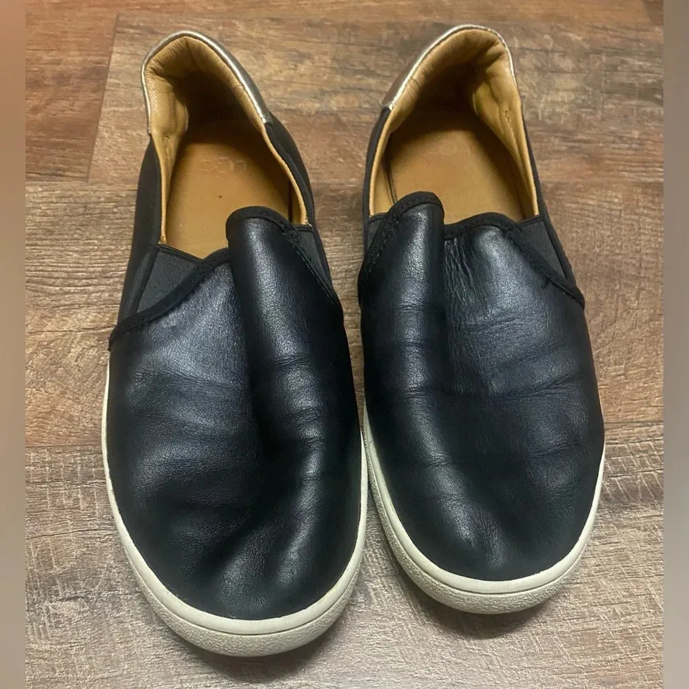 UGG  CAS 1019108 Black Leather Slip-On Casual Sneakers Size 9.5 - Image 2