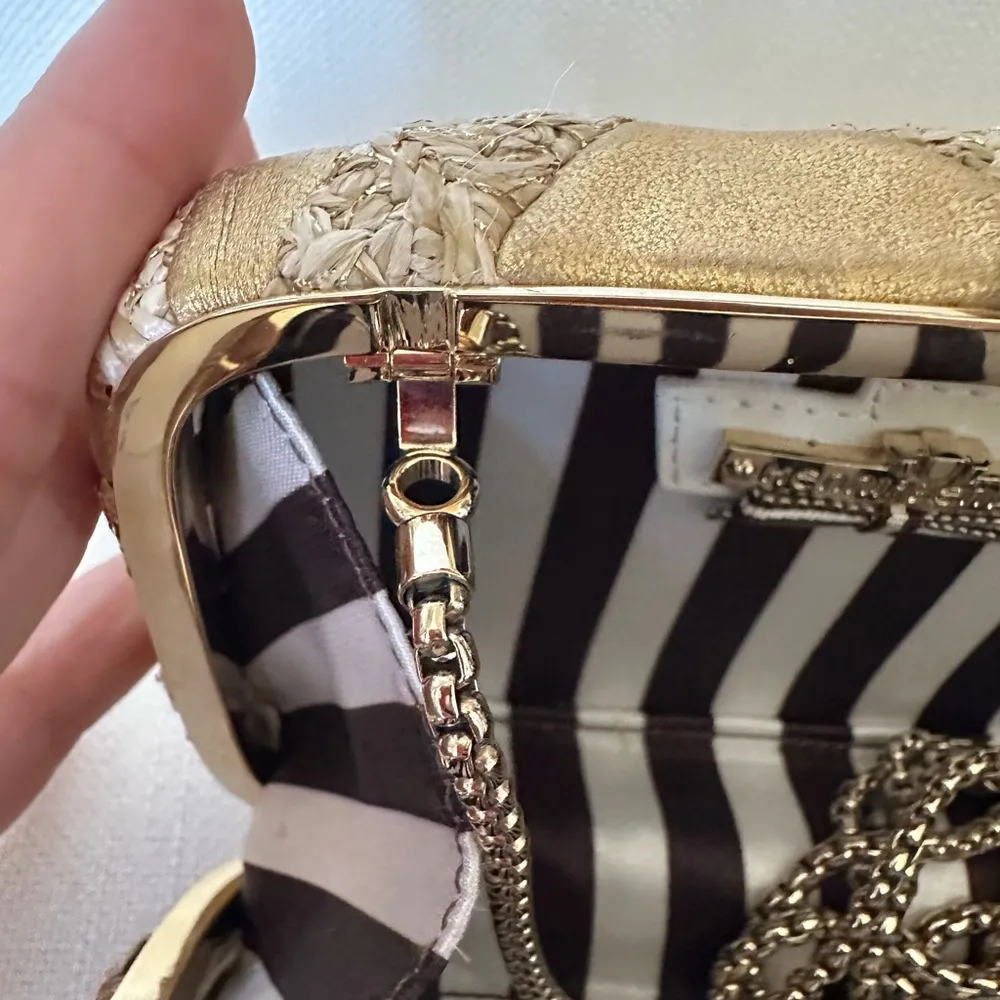 HENRI BENDEL Elegant Gold leather and Raffia Clutch Vintage with Chain - Image 10