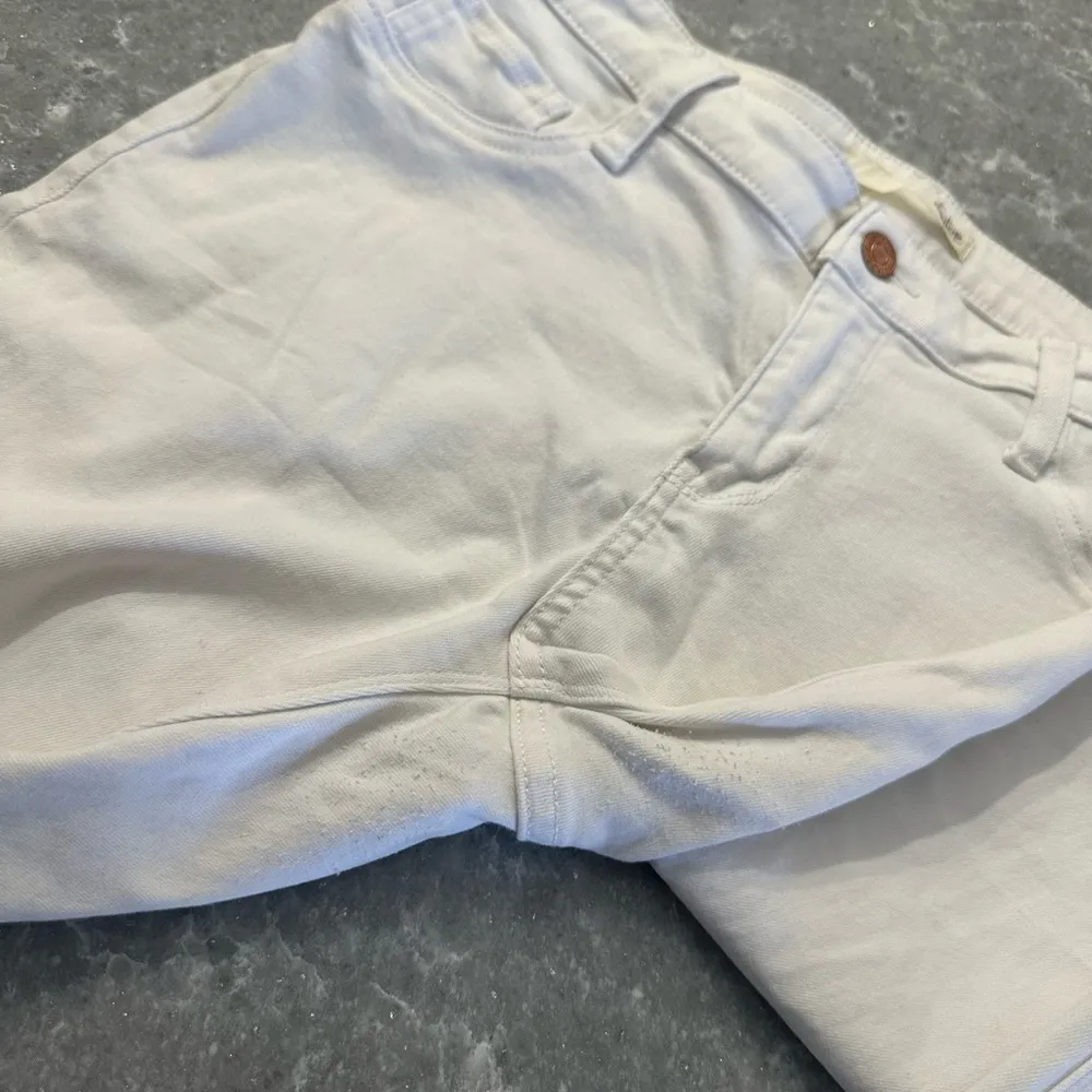 Daytrip White  distressed jeans size 28 - Image 6