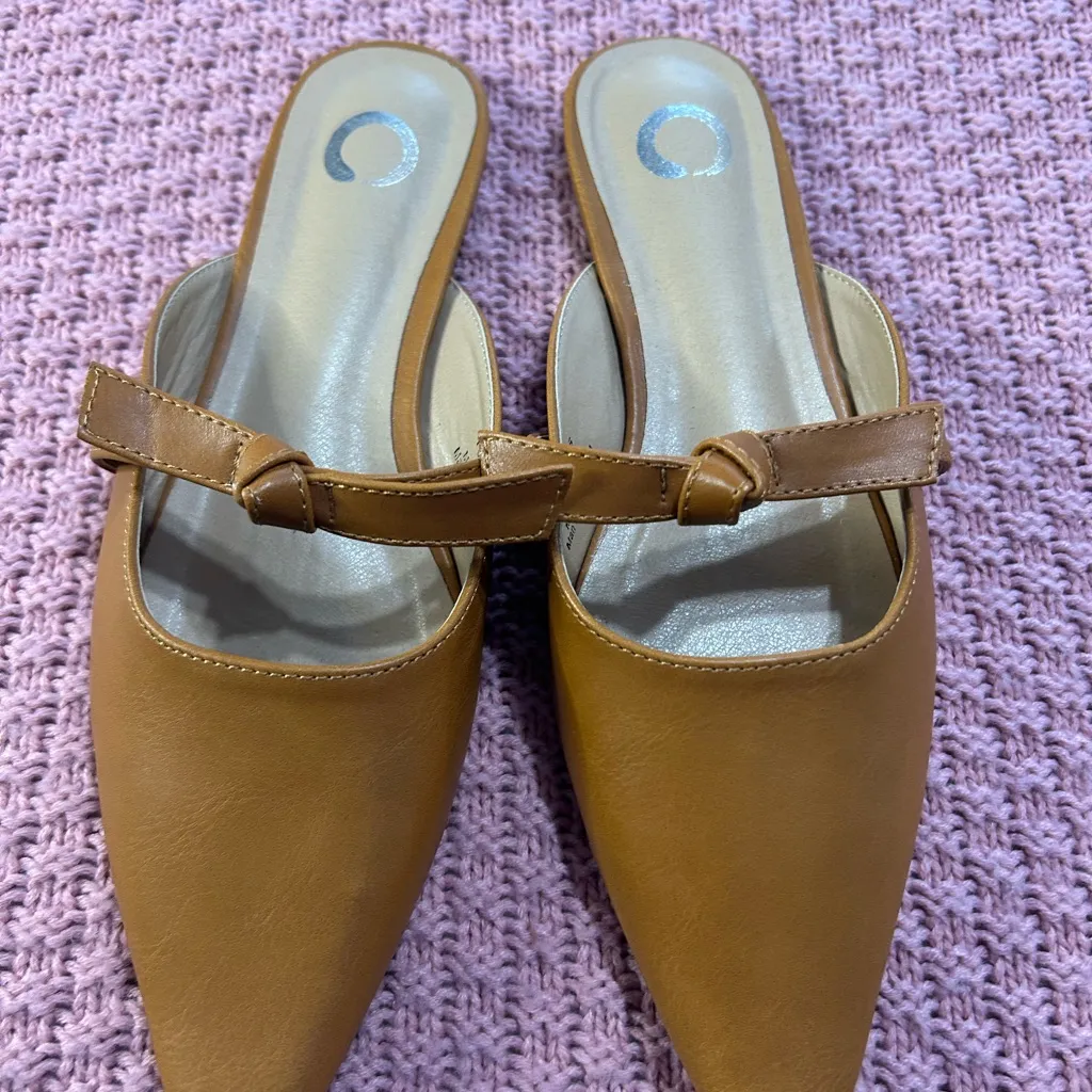 Shoes women . New ,Elegant Brown Mules with Pointed Toe and Low Heel Size 8.5 - Image 10