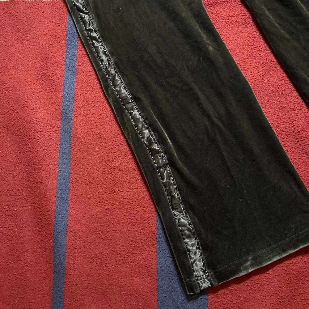 Vintage Y2k Nike silver tag velour sweatpants in Dark grey
Women’s XL - Image 6