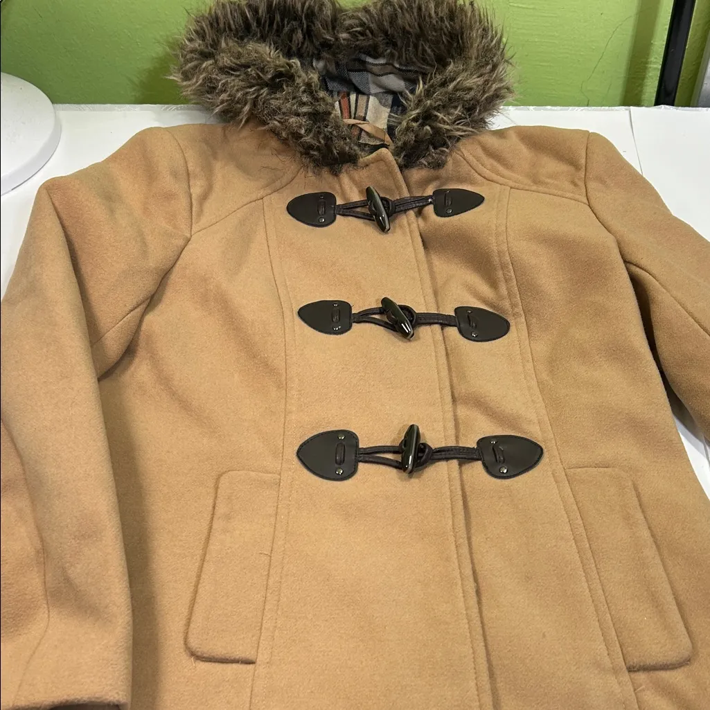 Forever 21 Camel Coat with Faux Fur Trim - Image 13
