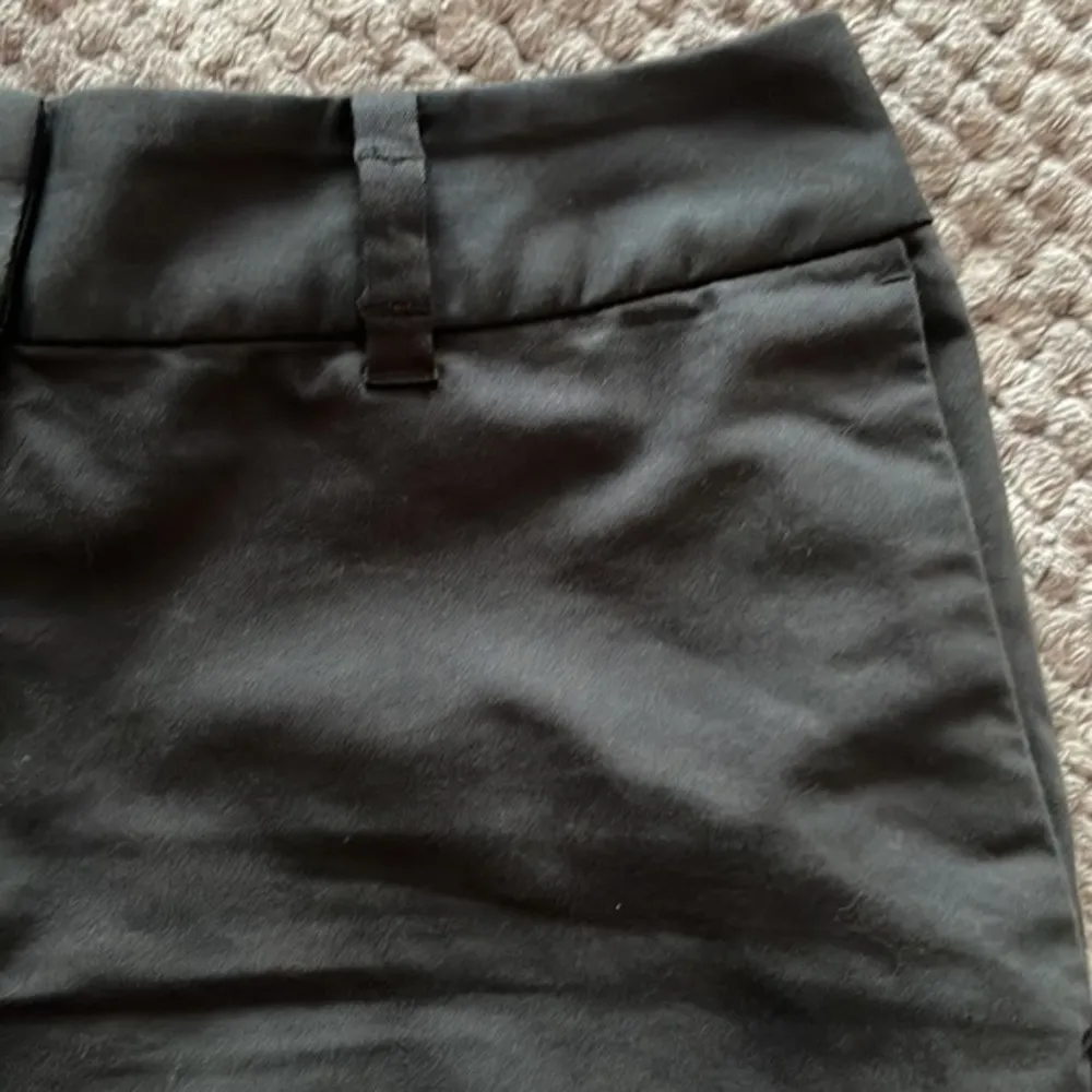 Nike Black Golf Bermuda Shorts DRI-FIT Size Small EUC #6115 - Image 2