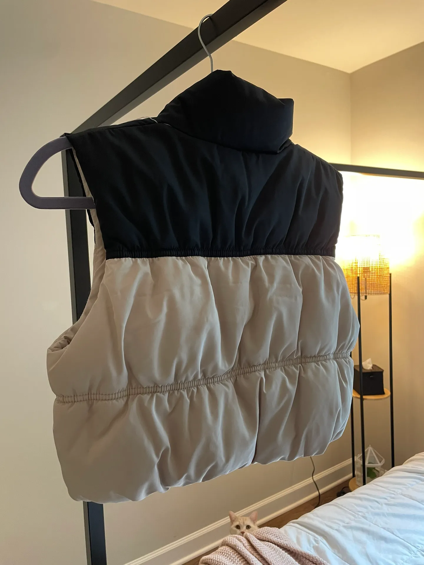 H&M Cream And Black Crop Puffer Vest - Image 4