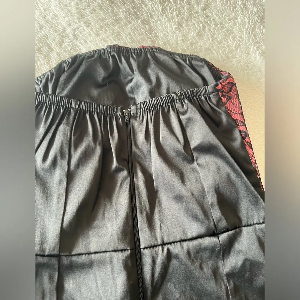 Strapless dress mini skirt
Spandex
Size xs - Image 5